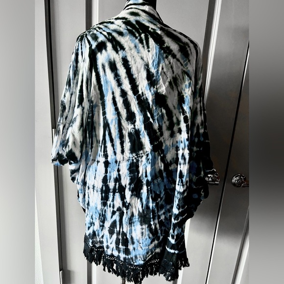 Gypsy 05 Shaka 3/4 sleeve easy Kimono. Black/azure/white. Size small. - Picture 9 of 9